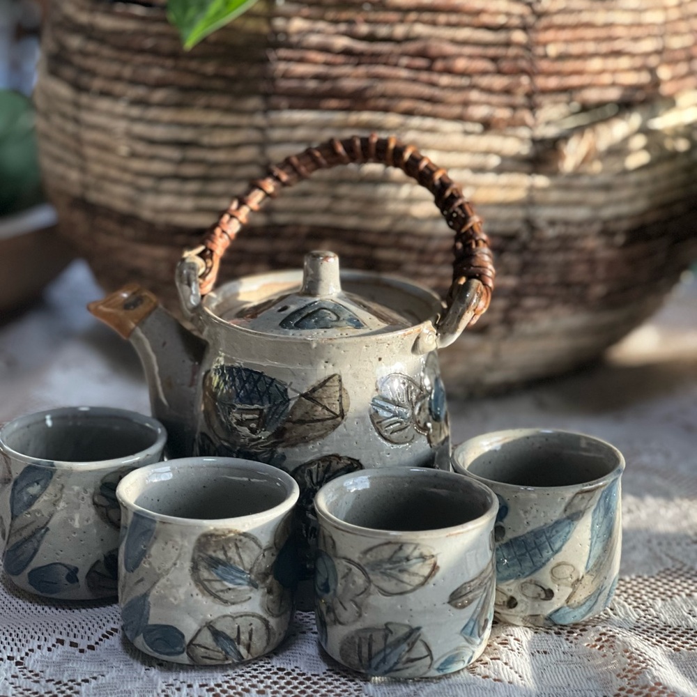 Otagiri Ceramic Tea Set with Blue and Gray Leaf Motif with 4 cups no chips noted